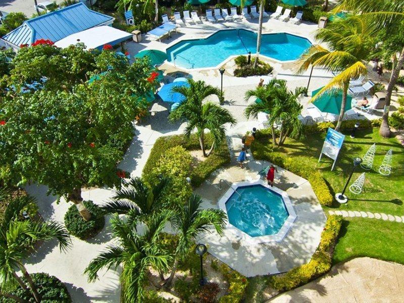 Hampton By Hilton Grand Cayman Seven Mile Beach Hotel George Town Bagian luar foto