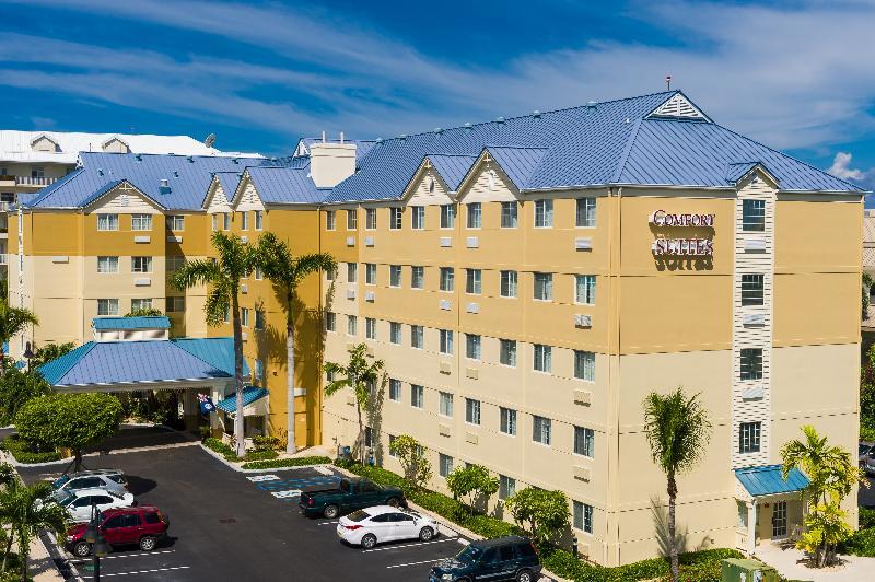 Hampton By Hilton Grand Cayman Seven Mile Beach Hotel George Town Bagian luar foto